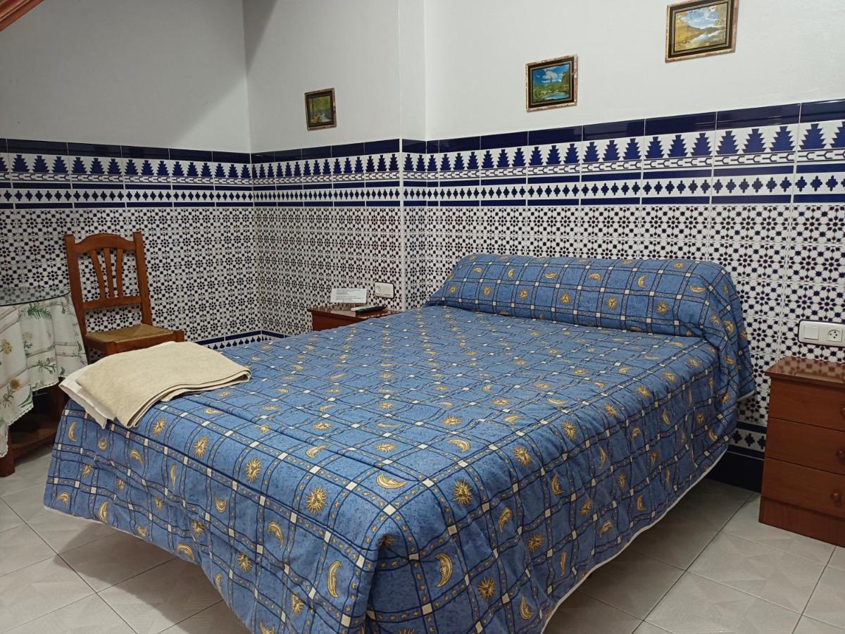 Pension Larra Майрена-дель-Алькор Екстер'єр фото