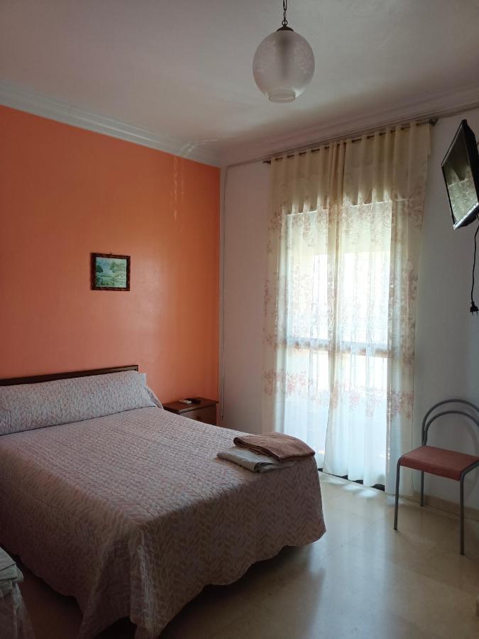 Pension Larra Майрена-дель-Алькор Екстер'єр фото