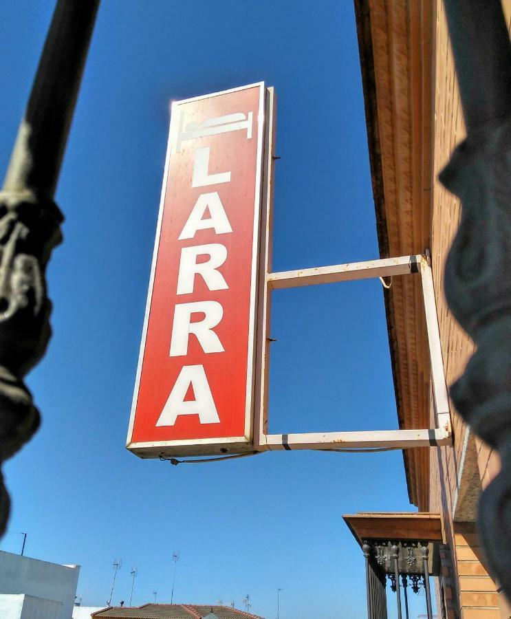 Pension Larra Майрена-дель-Алькор Екстер'єр фото