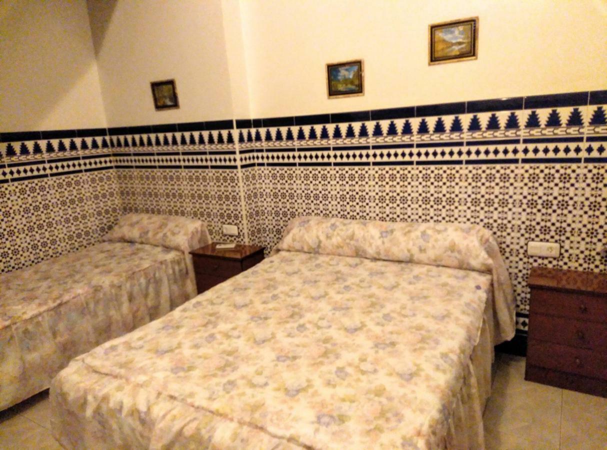 Pension Larra Майрена-дель-Алькор Екстер'єр фото