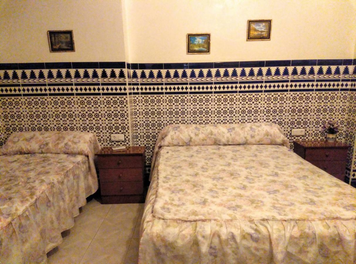 Pension Larra Майрена-дель-Алькор Екстер'єр фото